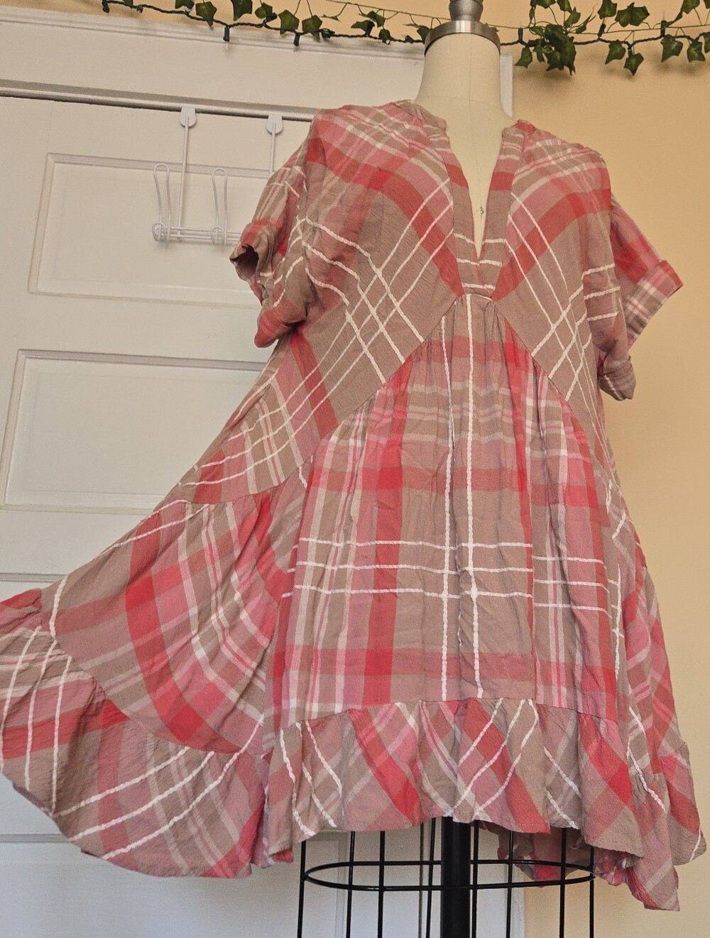 Free People minidress in beige and red plaid, has pockets | Boho, lagenlook